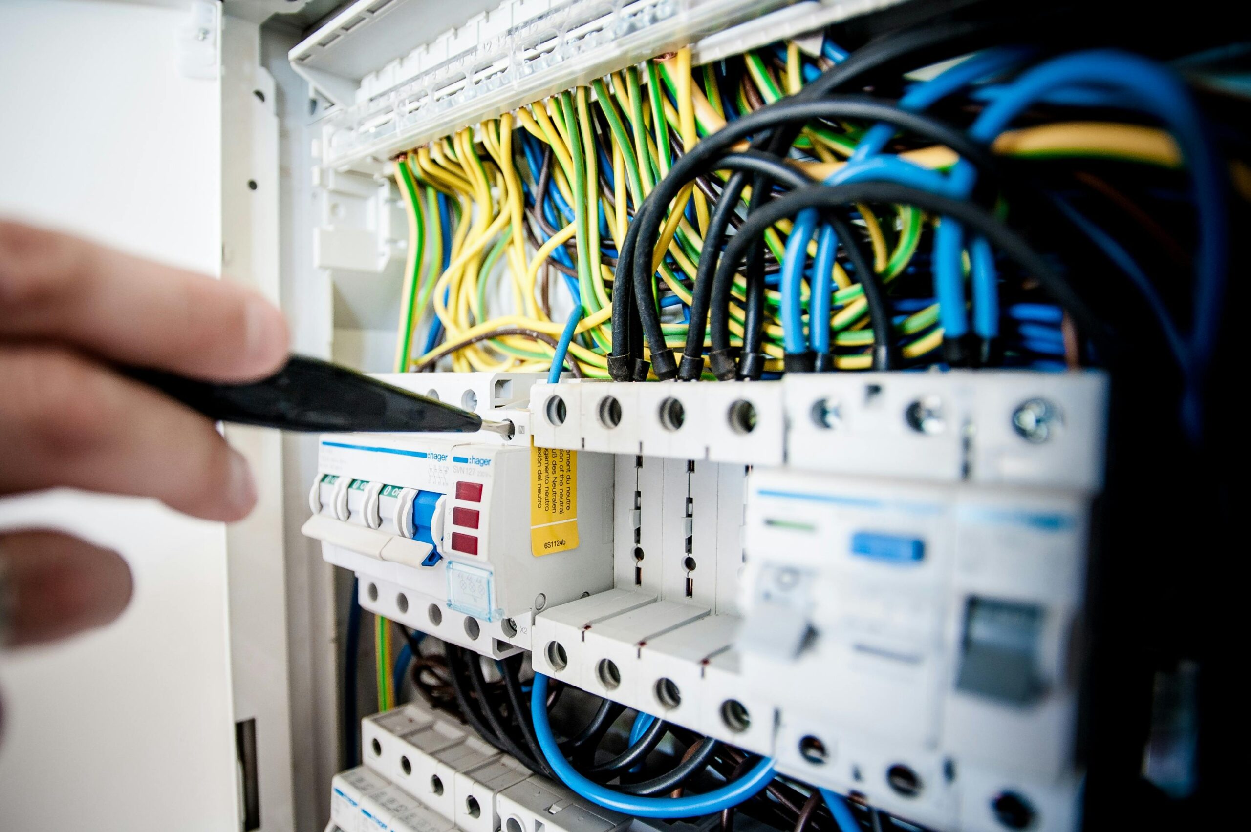 Električari u Beogradu i Novom Sadu – pouzdana rešenja za sve elektro probleme
